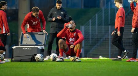 Le derby lyonnais remporté 3-2 par @ol face à @lyonladuchere @point.de.penalty @sony.france #foo-15