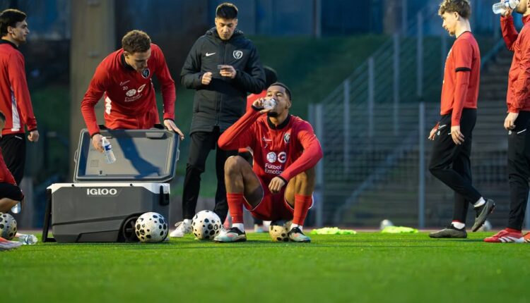 Le derby lyonnais remporté 3-2 par @ol face à @lyonladuchere @point.de.penalty @sony.france #foo-15