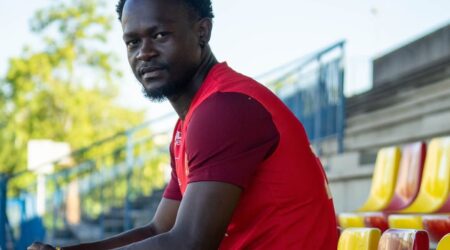 BIENVENUE DONALD ONANA ! 🤝Un nouvel attaquant pose ses valises en provenance du @vierzon_fc ! 🐮jpg