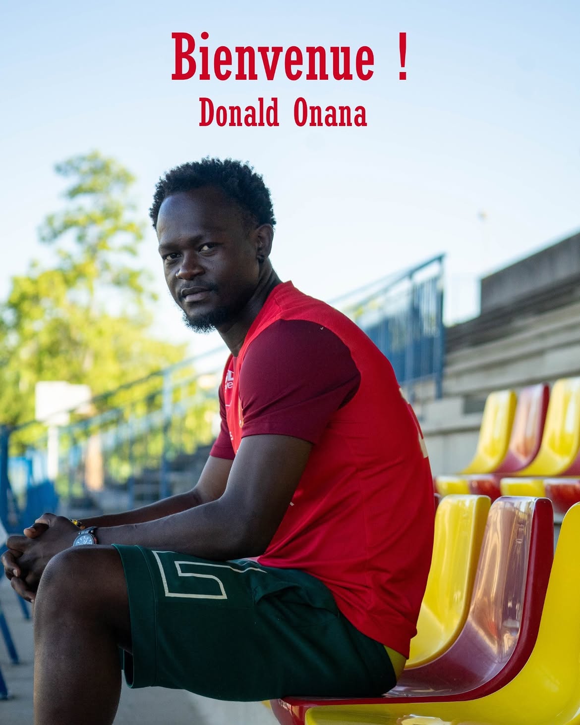 BIENVENUE DONALD ONANA ! 🤝Un nouvel attaquant pose ses valises en provenance du @vierzon_fc ! 🐮jpg